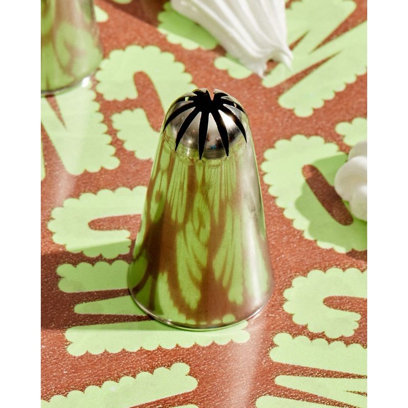 colour-mill-piping-tip-2c-drop-flower-medium