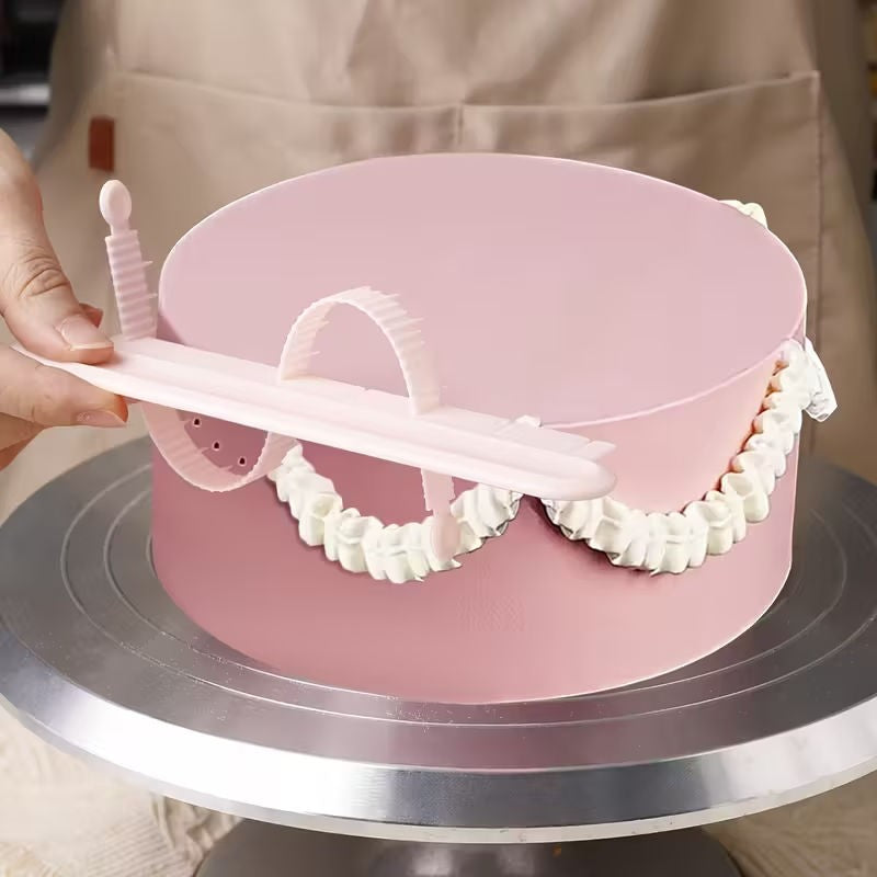 curved-piping-tool-for-buttercream