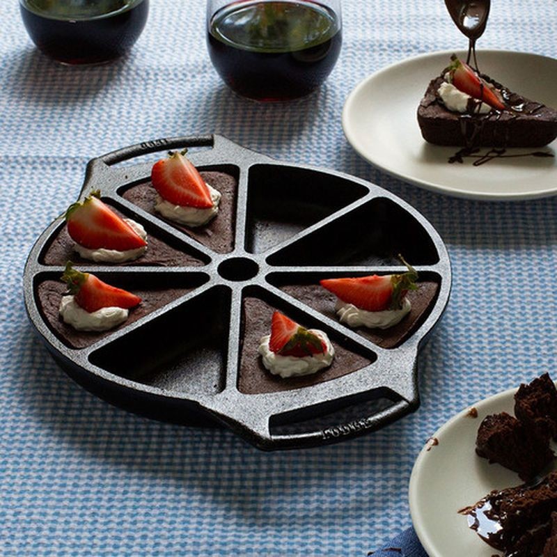 lodge-cast-iron-wedge-pan