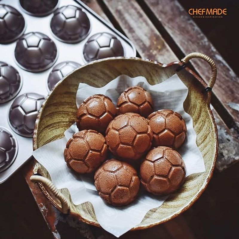 chefmade-soccer-football-cake-pan-12-cup